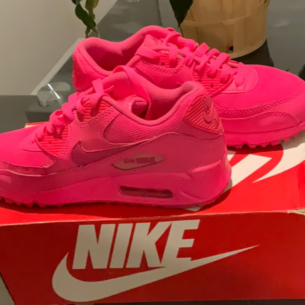 EUC Nike Air Max Sneakers - Size 6Y - Picture 3 of 11